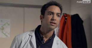 Il est médecin et aussi marié à un grand personnage de la série, comment s'appelle-t-il?