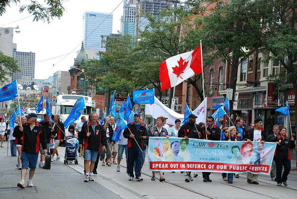 Au Canada et aux États-Unis, la Fête du Travail est un jour férié du mois de...
