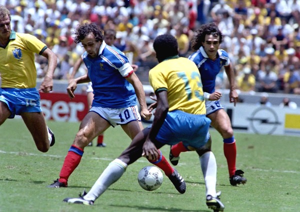 A quel stade de la compétition les français ont-ils éliminé le Brésil lors du Mondial de 1986 ?