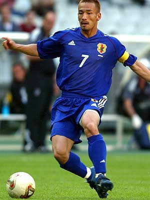 Les coéquipiers de Nakata se qualifient pour les 8èmes de finale mais sont éliminés (1-0) contre...