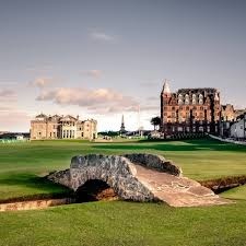 Le golf de St Andrews se situe :