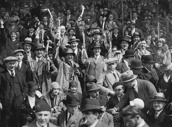 Entre 1909 et 1914, le maillot de l'équipe de France était...