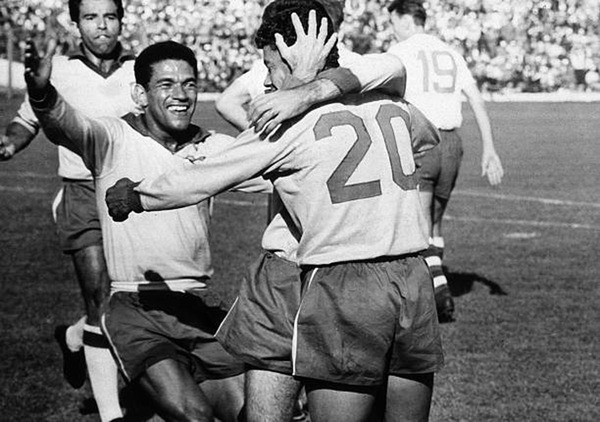 Contre qui les brésiliens remportent-ils leur seconde finale consécutive et leur seconde étoile ?