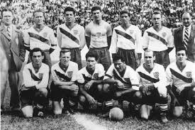 De retour en Coupe du Monde en 1950, les États-Unis tombent dans la Poule 2. Quelle équipe ne les accompagne pas dans ce groupe ?