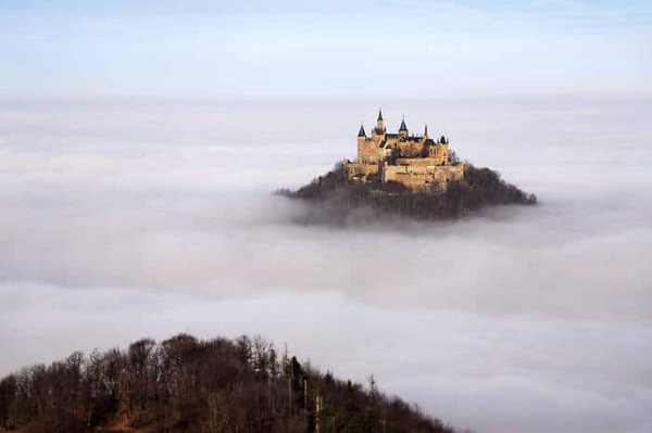 Situé près de Stuttgart, c'est le Château de...