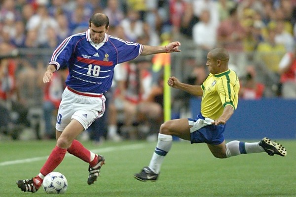 Lors du Mondial de 1998, à quel stade de la compétition Français et Brésiliens se sont-ils affrontés ?