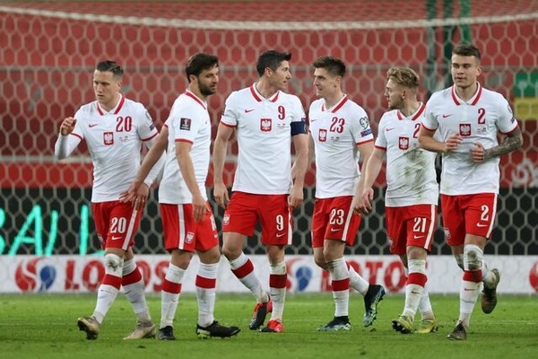 Które miejsce aktualnie zajmuje Polska w rankingu FIFA?