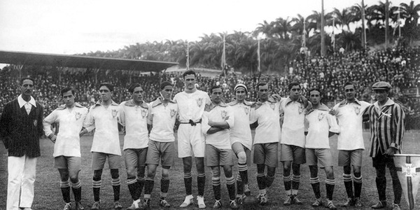 Qu'est-ce que la sélection brésilienne a remporté à 2 reprises en 1919 et 1922 ?
