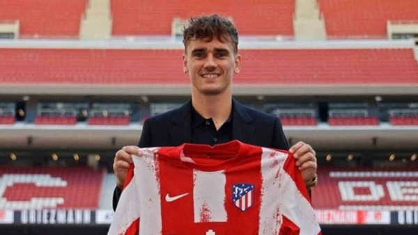 En 2021, il quitte Barcelone et retrouve l'Atlético Madrid....