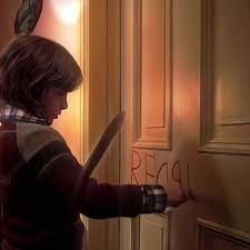 Quel mot Danny a-t-il écrit à l'envers sur une porte ?