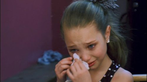 Dans quel épisode de Dance Moms peut-on voir la fillette pleurer pour la première fois ?