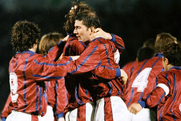 Après avoir perdu le match aller 2-0 en Italie, sur quel score les Girondins ont-ils éliminé l'AC Milan en quart de finale retour de la Coupe UEFA 96 ?