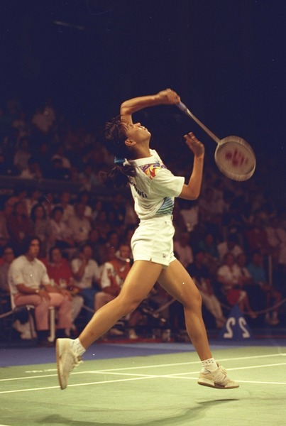 Quel pays a eu des médaillés d'Or masculins et féminins de Badminton en simple ?