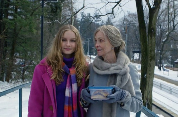Quel est ce film-frissons qui sort en salles et dans lequel un frère et sa soeur rencontrent leurs grands-parents pour la première fois ?