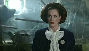 D'abord Alford elle deviendra une Addams dans le second volet en épousant un des membres de la famille?