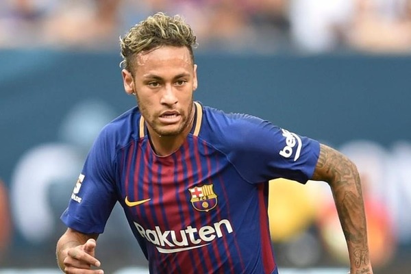 En 2017, pour quel club Neymar quitte-t-il le FC Barcelone ?