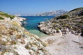 Quel territoire insulaire, inhabité, constitue l'extrémité sud de la commune de Marseille ?