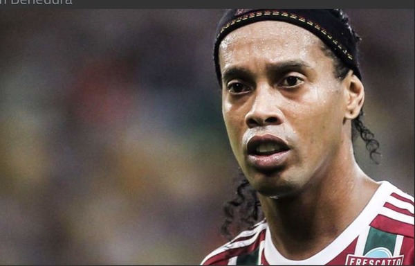 Parti en Europe en 2001, il revient au Brésil 10 ans plus tard.Dans quel club?