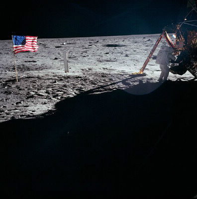 En 1969 quel astronaute a dit cette phrase: « C'est un petit pas pour un homme, mais un bond de géant pour l'humanité » ?