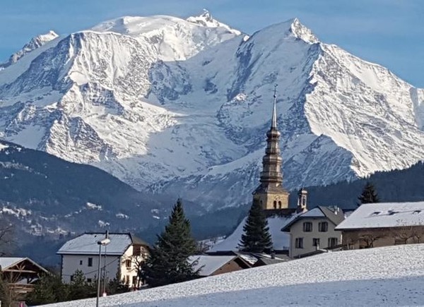 A quelle altitude culmine le Mont Blanc ?
