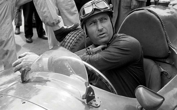 Quintuple Champion du Monde de Formule 1 dans les années 50, qui est cette légende du Sport Automobile ?