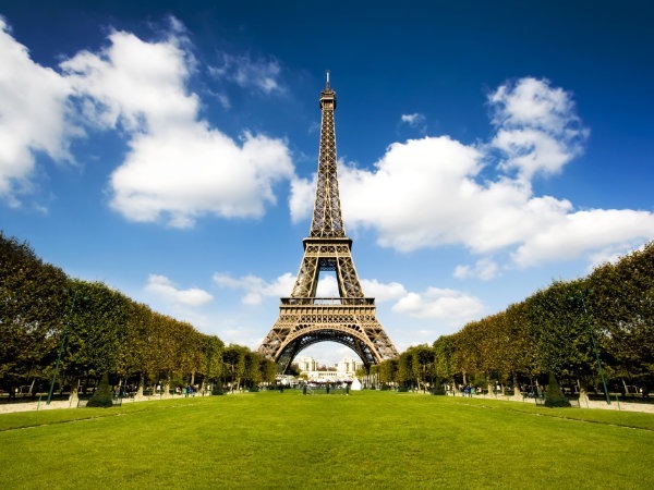 Combien faut-il gravir de marches pour atteindre le sommet de la tour Eiffel ?