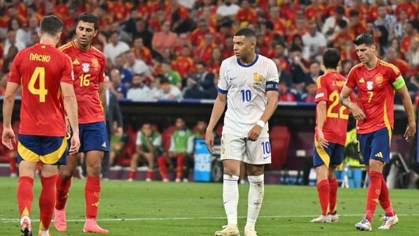 Au terme de cette rencontre, l'Espagne élimine la France (2-1). La Roja se qualifie pour la finale de l'Euro pour la.....