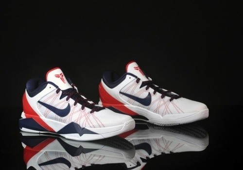 En quelle année sont sorties ces chaussures (Nike Kobe 7) ?