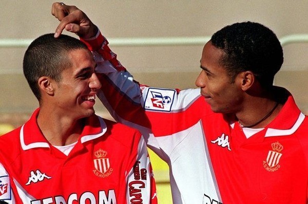Lequel a débuté sa carrière professionnelle avec l'ASM ?