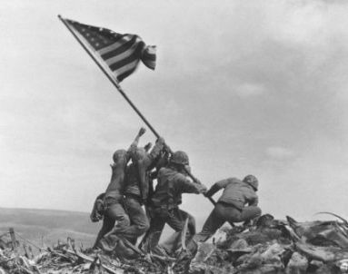 Histoire : assaut sur l'île japonaise de _____ conquise par les Américains en mars 1945 et rendue célèbre par cette photo.