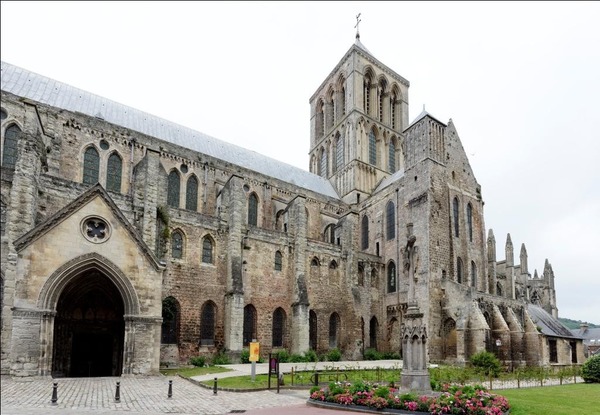 Dans quel département se trouve l'abbaye de la Trinité de Fécamp ?