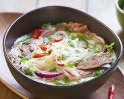 Quel plat français ressemble le plus à la soupe vietnamienne phở ?