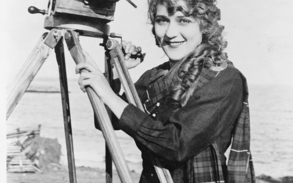 Cette canadienne était surnommée la "fiancée de l'Amérique." C'est ?