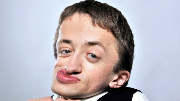 En 2011, quel était le titre du premier spectacle de Guillaume Bats ?