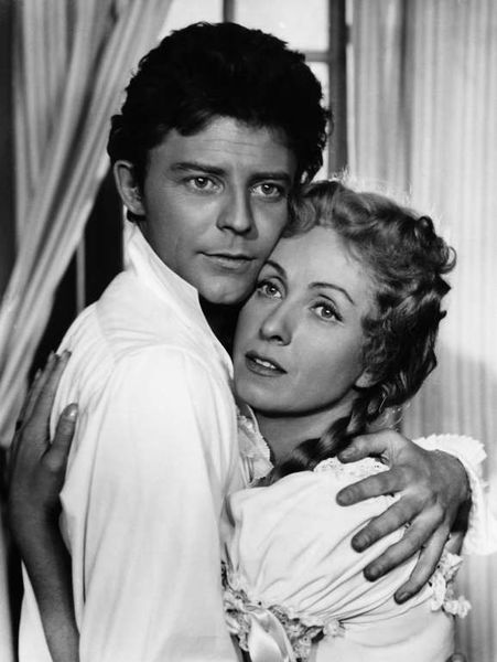 Quels acteurs incarnent Julien Sorel et Madame de Rénal dans « Le rouge et le noir » de Claude Autant-Lara (1954) ?