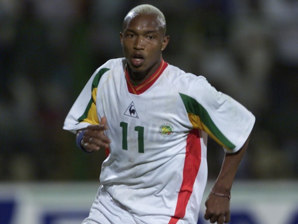 Le sénégalais El-Hadji Diouf a remporté la CAN a 2 reprises.
