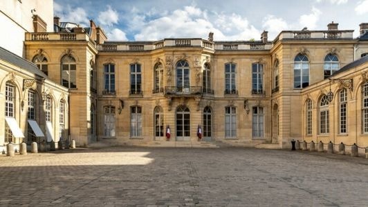 De quelle origine l’hôtel de Matignon, aujourd'hui résidence officielle du Premier ministre français, tire-t-il son nom ?