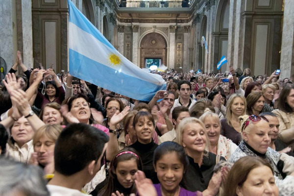 Quelle langue est généralement employée en Argentine ?