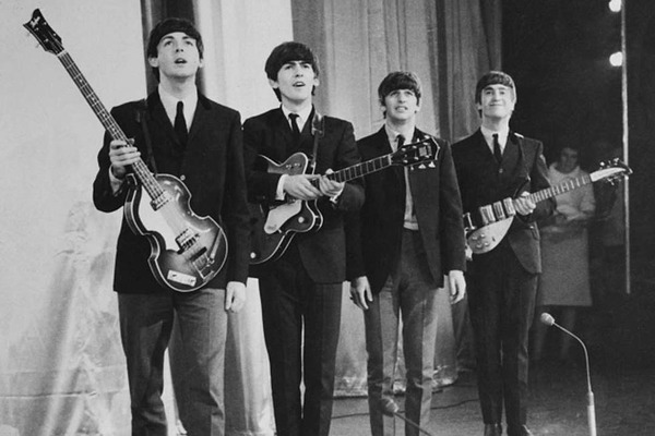Quel était le titre du premier single des Beatles sorti en 1962 ?
