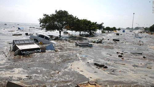 Quel océan connut un terrible Tsunami en 2004 ?