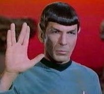Monsieur Spock était-il officier scientifique à bord du vaisseau ?