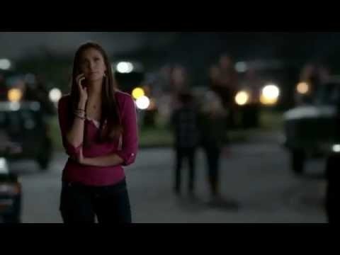 Qui Elena a-t-elle rencontré avant l'accident de ses parents ?