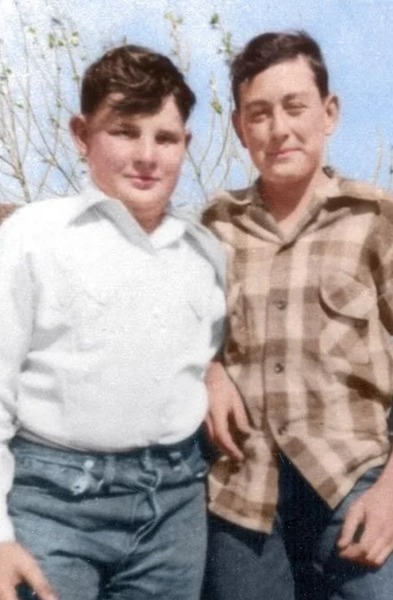 Quel est cet ami d'enfance avec qui il forme son premier duo ?