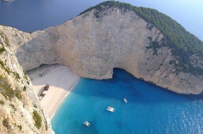 Cette île Grecque c'est…