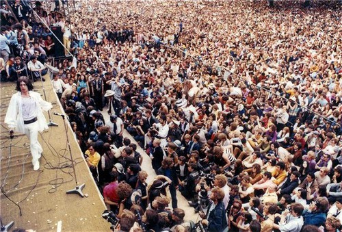A combien estime-t-on l'affluence du concert gratuit du Hyde Park le 5 juillet 1969 ?
