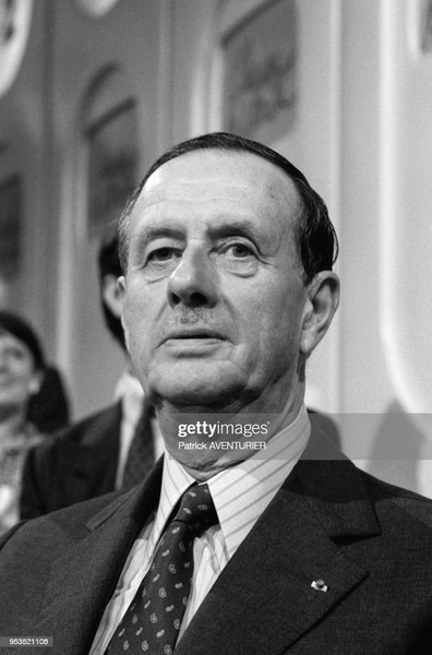 Il né le 28 décembre 1921 à Paris, est un officier général de marine et homme politique français.  Fils de Charles et Yvonne ....