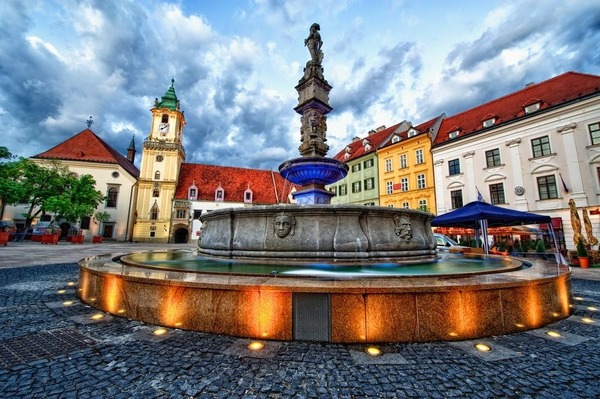 Poznáš názov fontány na Hlavnom námestí v Bratislave?