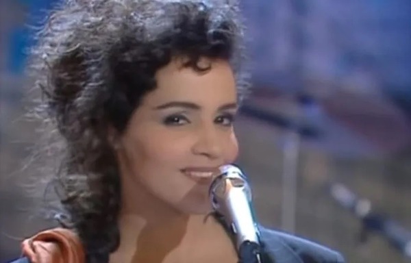 Quelle chanson a permis à Amina d’offrir une 2ème place à la France à l’Eurovision 1991 ?