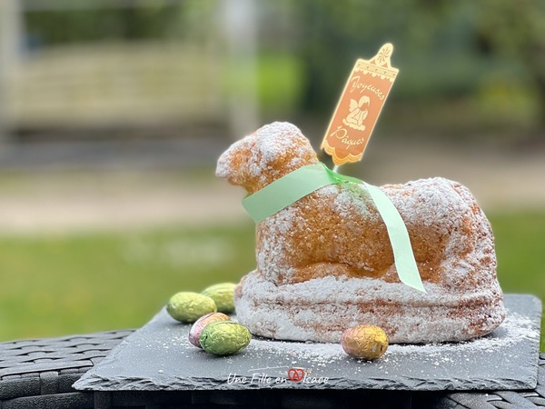 En Alsace, les boulangeries vendent un biscuit spécial Pâques, il est en forme…