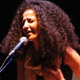 Samedi soir, le théâtre Le Tournesol accueillera la jeune chanteuse et compositrice tunisienne Badiaa Bouhrizi. Dans quel cadre ?